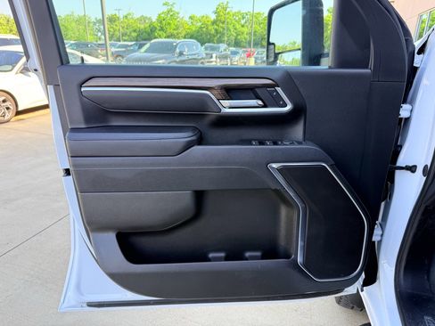 Used 2025 Chevrolet Silverado 2500 LT w/ Convenience Package AWD/4WD image 9