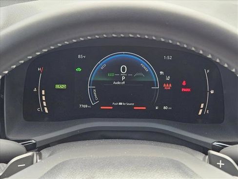 Used 2025 Toyota Camry SE image 9