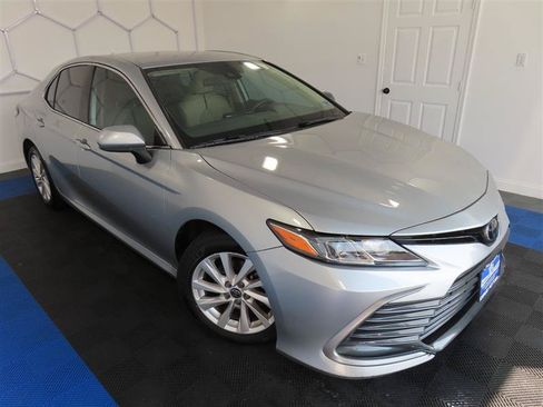 Used 2023 Toyota Camry LE FWD image 5
