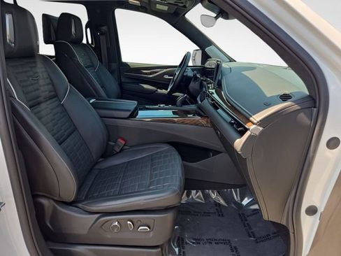 Used 2023 Cadillac Escalade Sport Platinum w/ LPO, ONYX Package AWD/4WD image 44