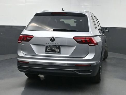 Used 2024 Volkswagen Tiguan SE FWD image 3