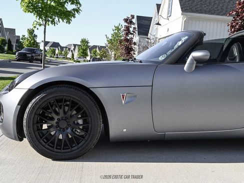Used 2009 Pontiac Solstice GXP w/ Premium Package RWD image 4