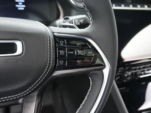 Used 2023 Jeep Grand Cherokee Overland image 32