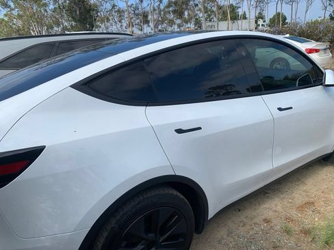 Used 2024 Tesla Model Y Long Range AWD/4WD image 8