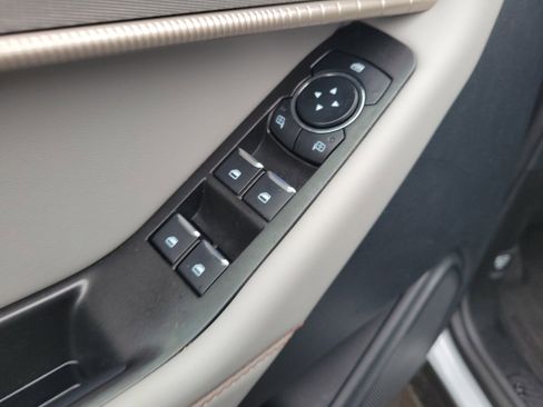 Used 2025 Ford Explorer Active w/ Active Comfort Package image 17