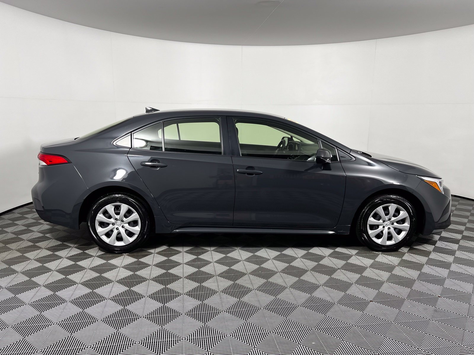Certified 2025 Toyota Corolla LE FWD image 4