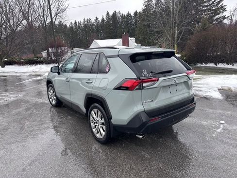 Used 2020 Toyota RAV4 XLE Premium image 5