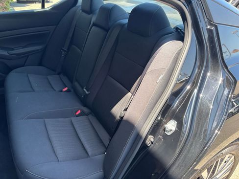 Used 2025 Nissan Altima 2.5 SV FWD image 38