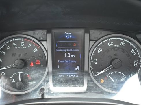 Used 2018 Toyota Tacoma SR5 AWD/4WD image 22