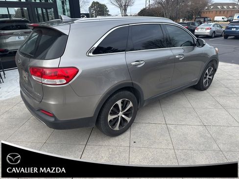 Used 2017 Kia Sorento EX image 2