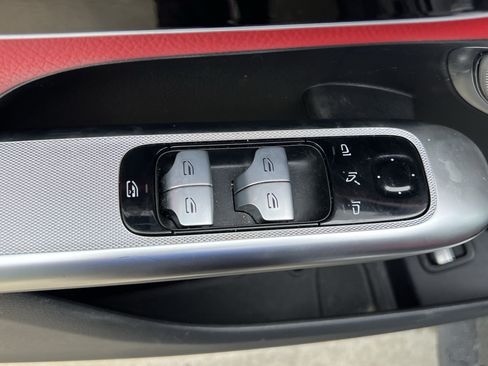 Used 2024 Mercedes-Benz GLC 300 4MATIC image 15