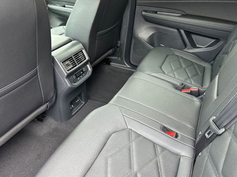 New 2026 Volkswagen Atlas SE image 11