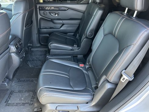 Used 2025 Honda Pilot TrailSport image 16