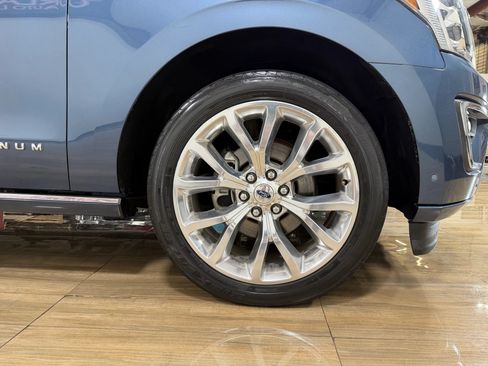 Used 2018 Ford Expedition Platinum AWD/4WD image 4