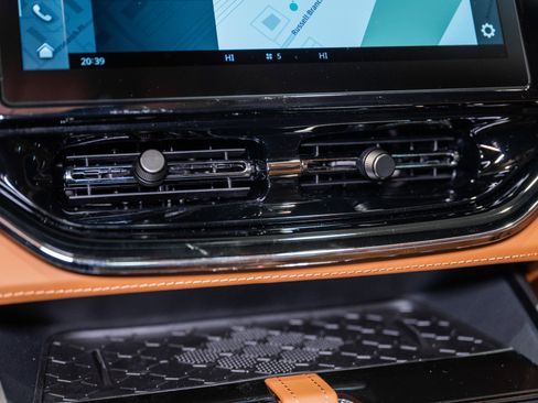 New 2026 Aston Martin DBX 707 image 30