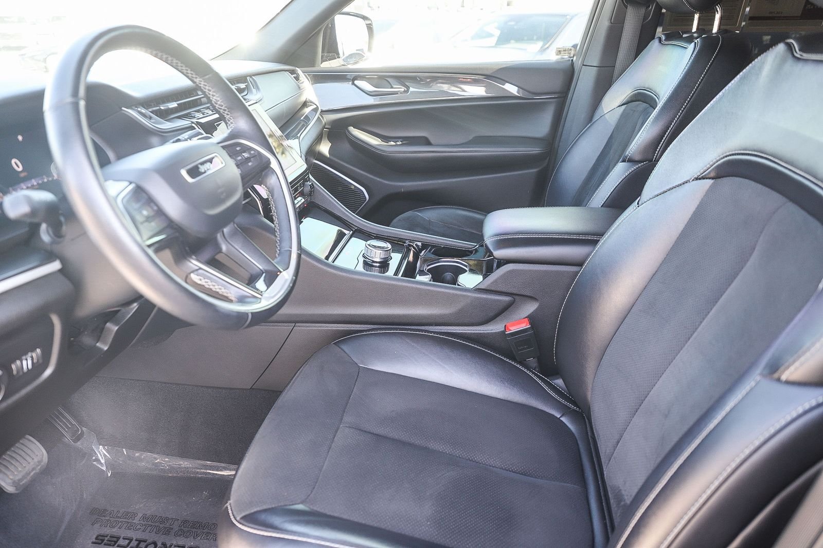Used 2022 Jeep Grand Cherokee L Laredo RWD image 17