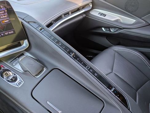 Used 2020 Chevrolet Corvette Stingray w/1LT image 23