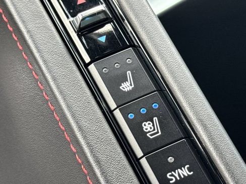 Used 2021 Chevrolet Corvette Stingray Premium Conv w/ Z51 Performance Package RWD image 29