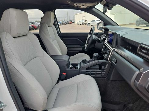 Used 2025 Toyota 4Runner SR5 AWD/4WD image 18