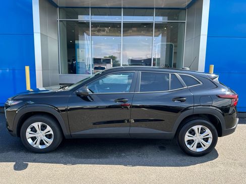 Used 2026 Chevrolet Trax LS FWD image 8