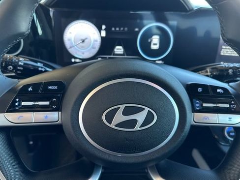 Certified 2025 Hyundai Elantra Limited FWD image 28