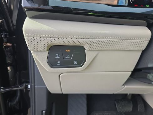 New 2026 Volkswagen Atlas SE image 17