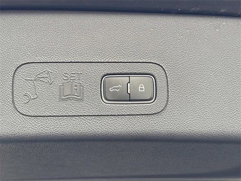 Certified 2025 Lincoln Aviator AWD image 14