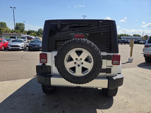 Used 2017 Jeep Wrangler Unlimited Sahara w/ Dual Top Group AWD/4WD image 6