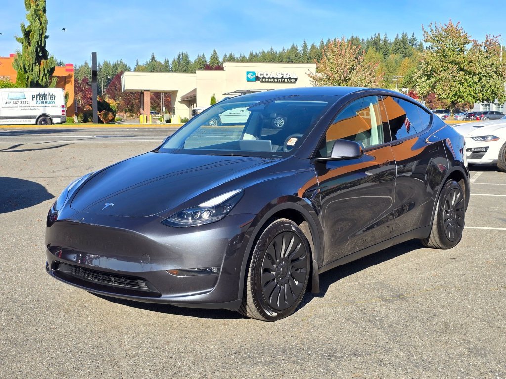 Used 2024 Tesla Model Y Long Range AWD/4WD image 3