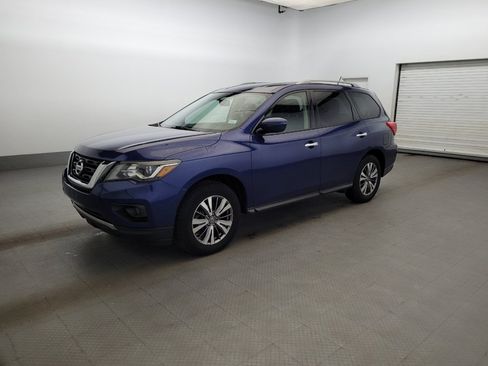 Used 2018 Nissan Pathfinder SV w/ SV Tech Package AWD/4WD image 2