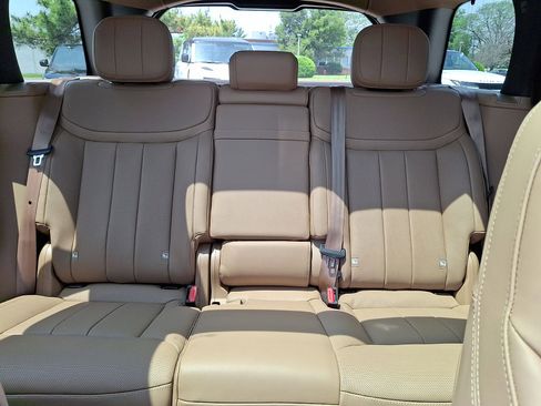 New 2025 Land Rover Range Rover SE image 13