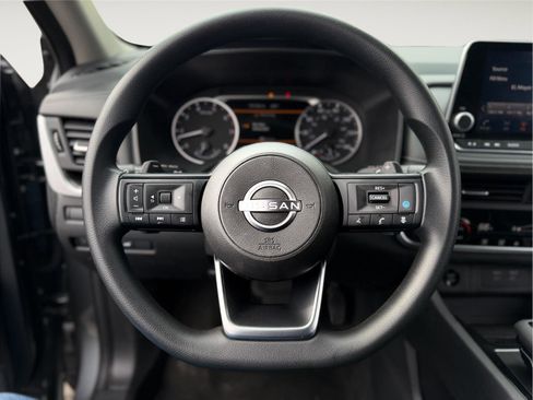 Used 2024 Nissan Rogue SV image 11