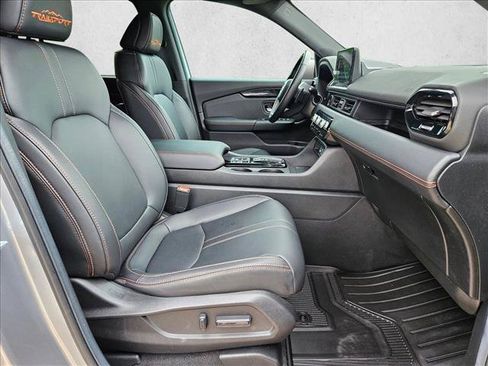 Used 2025 Honda Pilot TrailSport image 22
