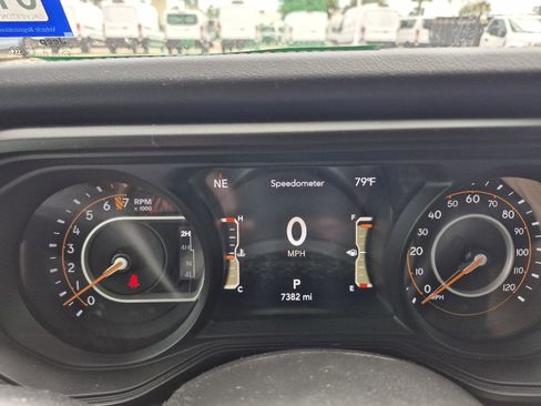 Used 2024 Jeep Gladiator Rubicon image 6