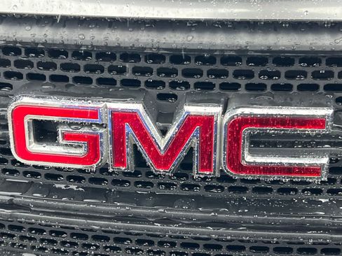 Used 2014 GMC Acadia SLE image 21