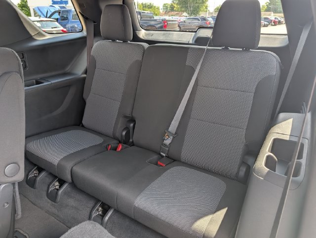 Used 2023 Chevrolet Traverse LT FWD image 17