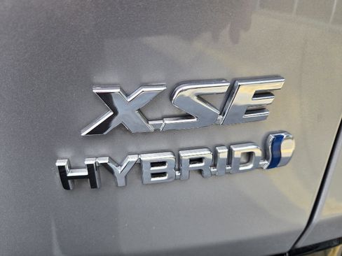 Used 2019 Toyota RAV4 XSE w/ XSE Weather Package AWD/4WD image 22