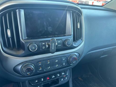 Used 2020 Chevrolet Colorado Z71 AWD/4WD image 5