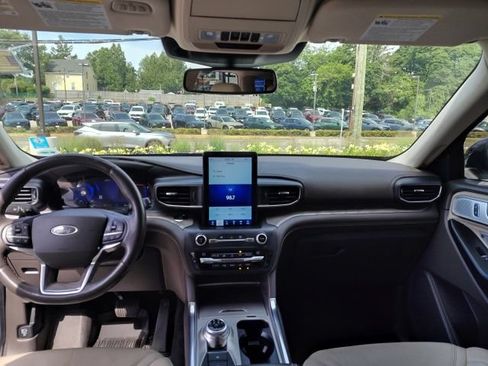 Used 2020 Ford Explorer Platinum w/ Premium Technology Package AWD/4WD image 6