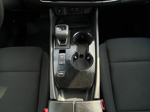 Used 2024 Nissan Rogue S FWD image 19