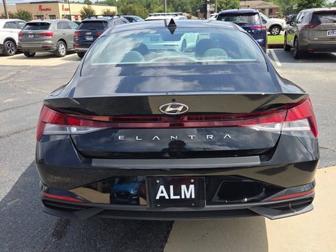 Used 2023 Hyundai Elantra SEL FWD image 12