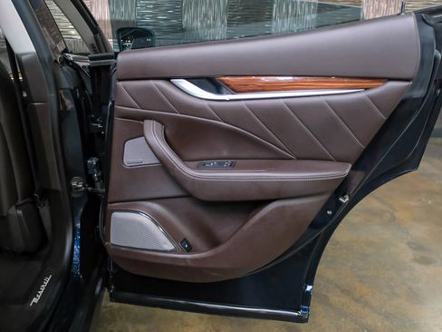 Used 2019 Maserati Levante GranLusso image 41
