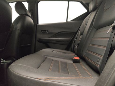 Used 2019 Nissan Kicks SR w/ SR Premium Package FWD image 18