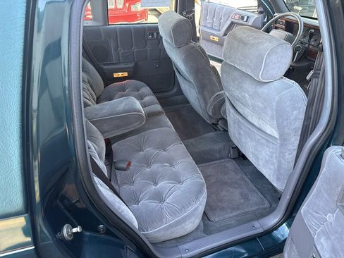 Used 1993 Chrysler LeBaron Landau FWD image 19