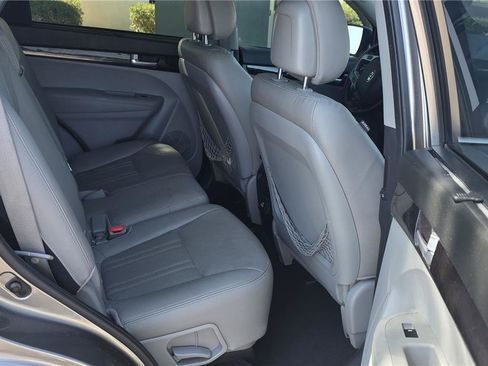 Used 2014 Kia Sorento SX w/ 3rd Row Package FWD image 12