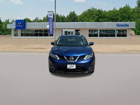 Used 2018 Nissan Rogue Sport SV w/ SV All-Weather Package AWD/4WD image 3