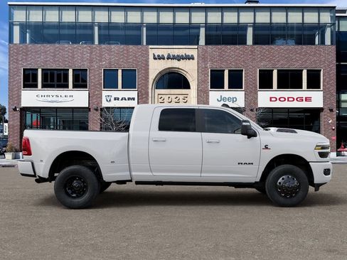 New 2026 RAM 3500 Laramie AWD/4WD image 21