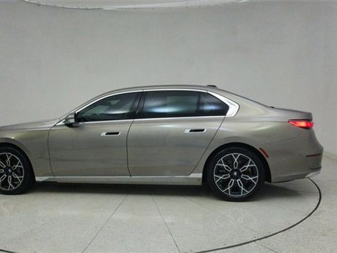 Used 2025 BMW i7 eDrive50 image 71