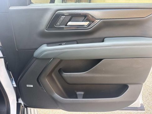 Used 2025 GMC Yukon AT4 w/ AT4 Premium Plus Package AWD/4WD image 17
