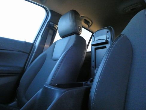 Used 2020 Buick Encore GX Preferred w/ Cold Weather Comfort Package image 28